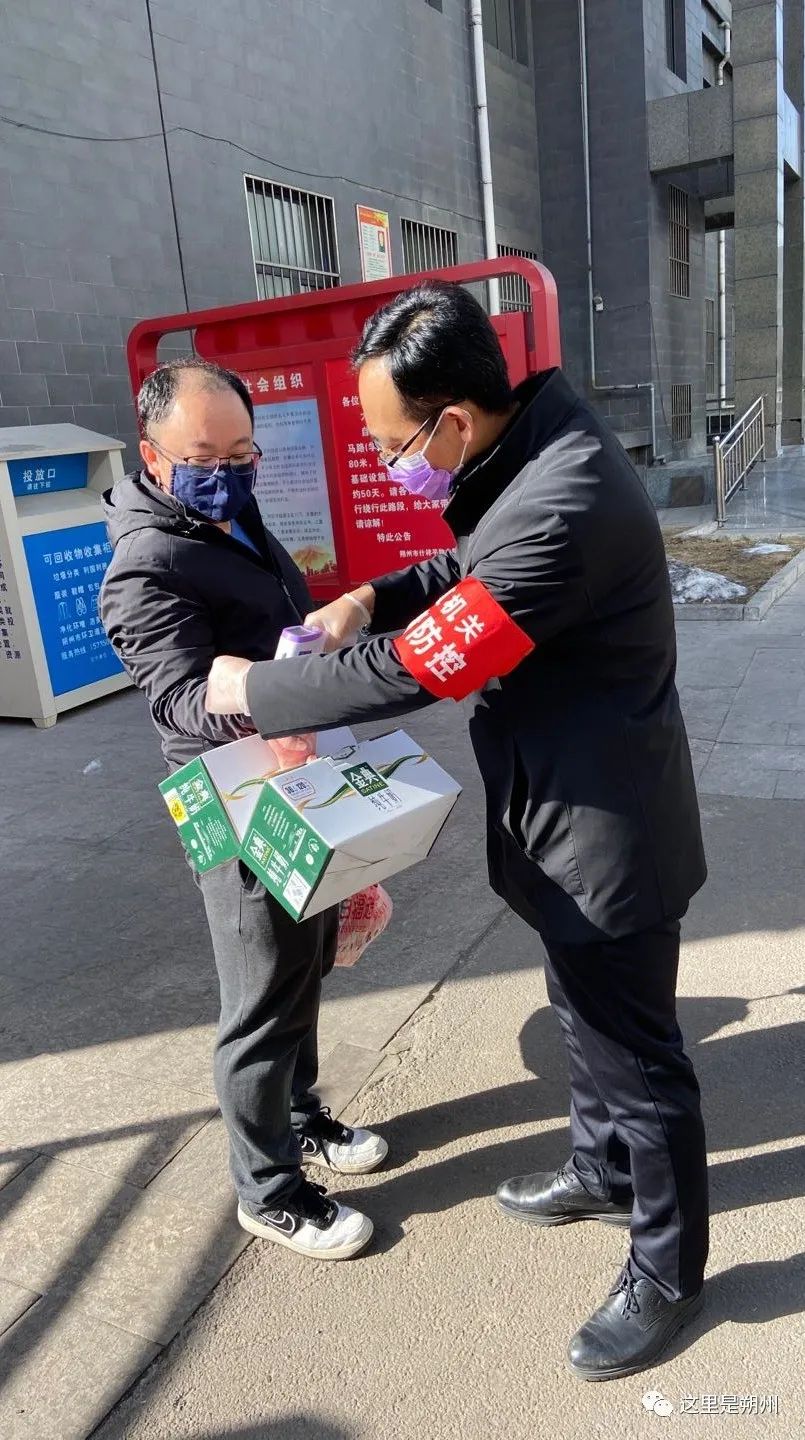 党员干部下沉社区进行疫情防控,党员干部下沉社区疫情防控工作