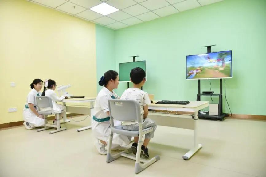 眼科医院怎么治疗小儿弱视,孩子远视弱视能治好吗