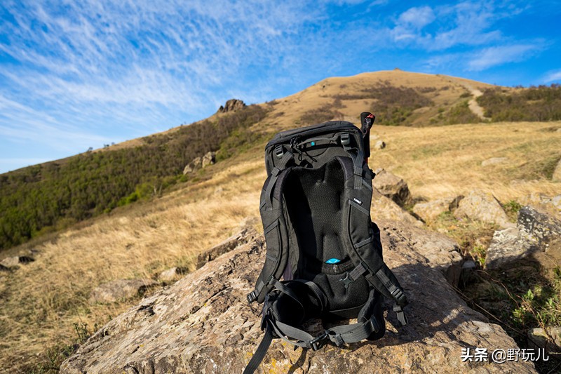 塞北初夏，拓乐陪我逐云日，拓乐Thule35LAllTrailX背包测评