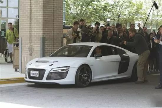 系好安全带生命更有保障,系好安全带让我们一起出发吧