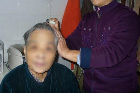 潘粤明父亲中风,潘粤明父亲突发脑溢血