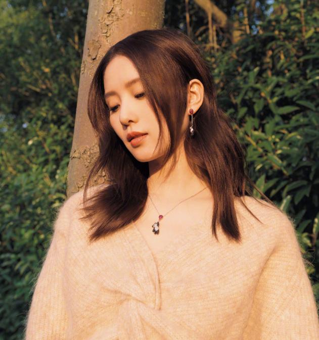 外套搭配什么毛衣好看,黑色国风外套搭配杨幂穿搭