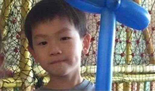 王宝强的小孩多大了长得怎么样,王宝强10岁儿子近照曝光