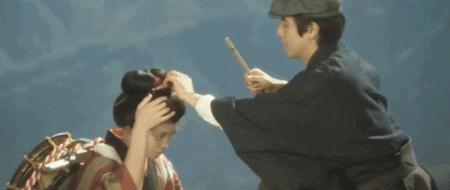 她是私生子，14岁成名，与父亲断绝关系，却在巅峰时期选择隐退