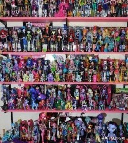 美国一女子继承6亿遗产,美国女子收藏娃娃