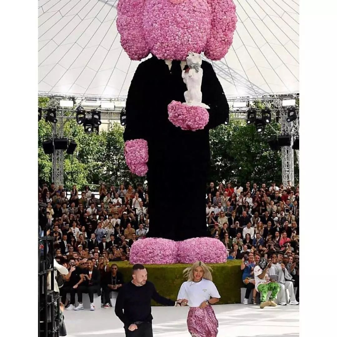 王一博西装复古风,王一博的心头肉