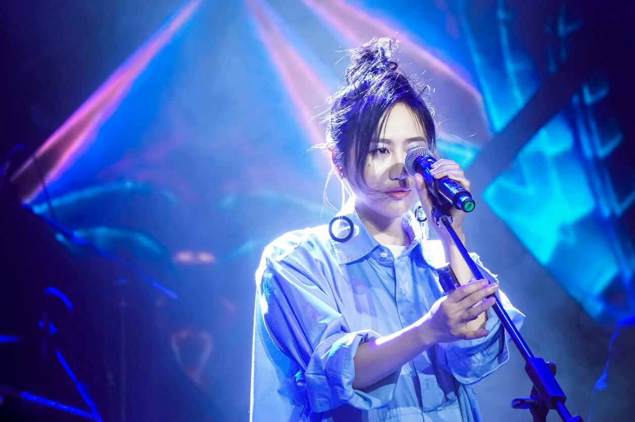 邓紫棋会成为新一代天后吗,邓紫棋被评为中国华语乐坛天后