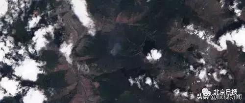 山火发生和救援时惊心动魄的过程,扑火队火场