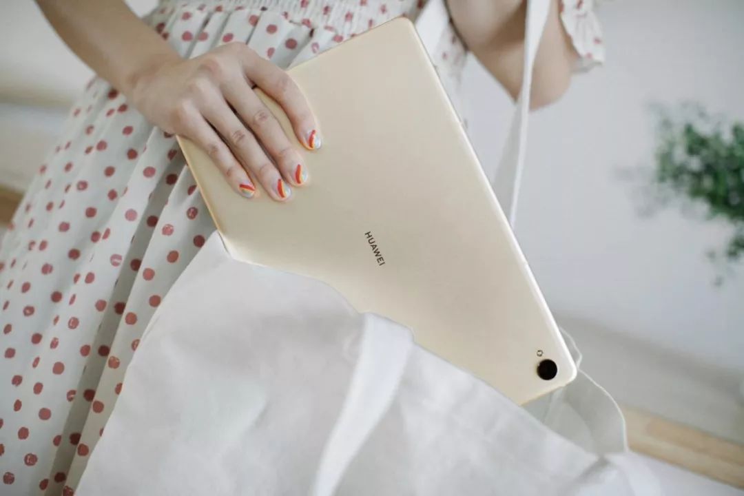 华为平板m68.4寸电脑模式,华为平板m6有8+128的吗