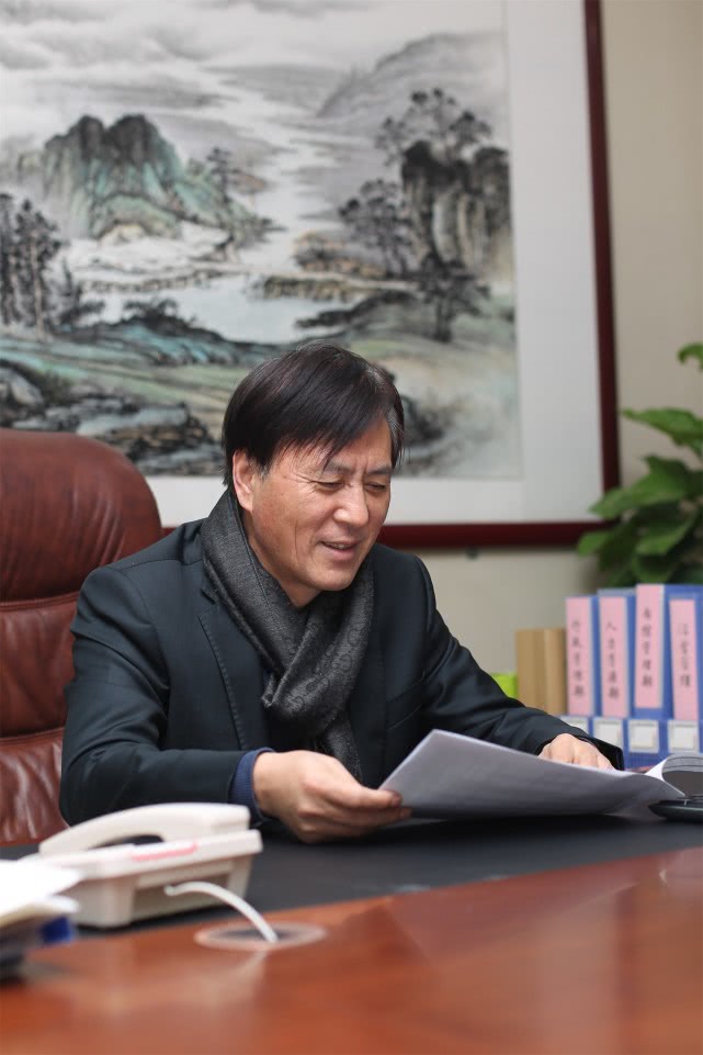 男子辞掉铁饭碗卖猪肉,男子25年前被抛弃