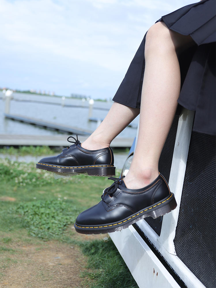 棕黄色面包鞋怎么搭配好看,漂亮女人洋气鞋教程