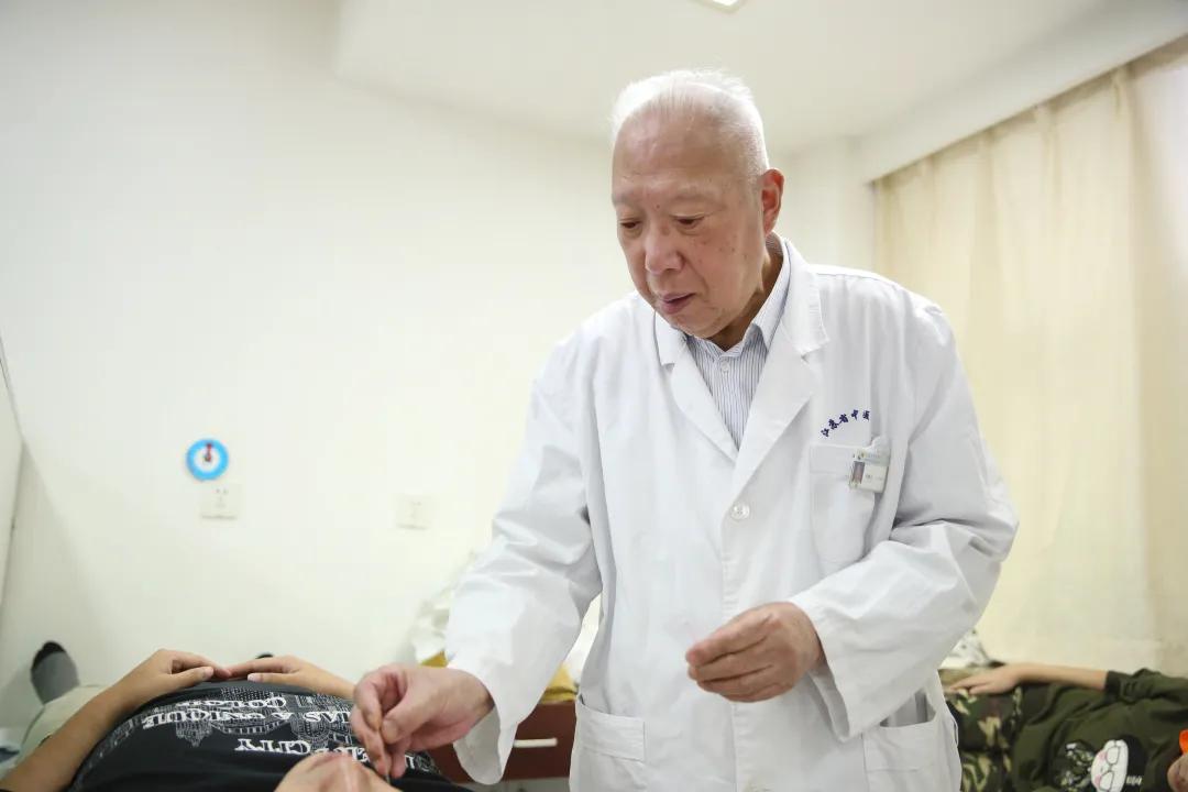 早春贪凉小心“毁容”，每天收治几十例！小小银针显神效