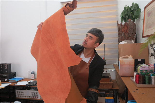 皮包，只有你想不到的，没有他做不出的，这个网红有一套