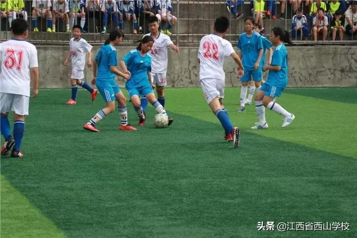 学校女足足球比赛,厉害了女足