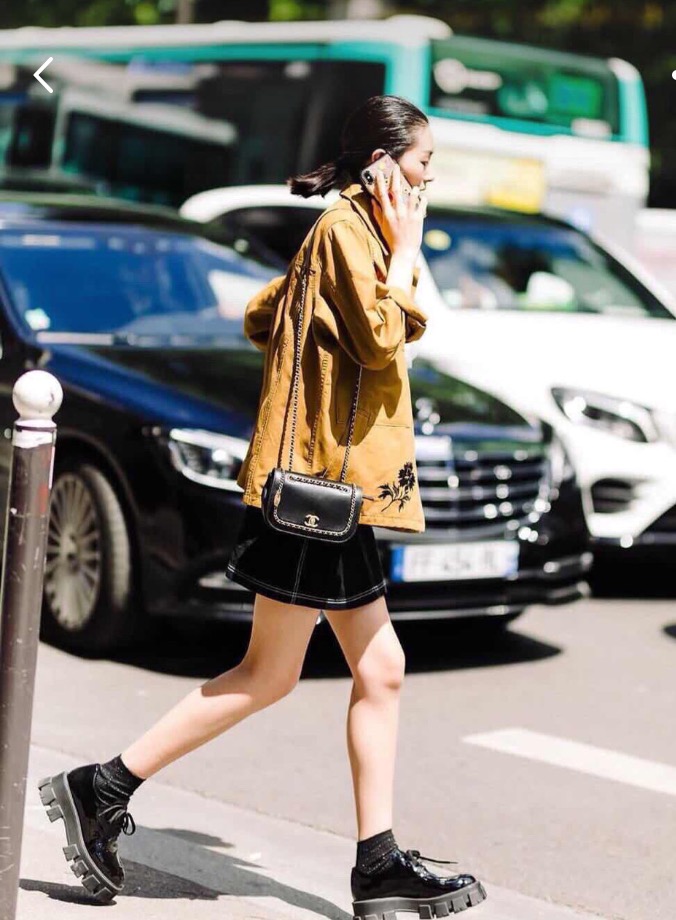 杨幂黑丝袜长腿袜日常搭配,杨幂最新穿搭白袜黑鞋