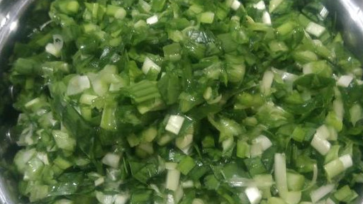 韭菜鸡蛋虾仁韭菜怎么不出水,韭菜虾仁肉鸡蛋馅出水了怎么办