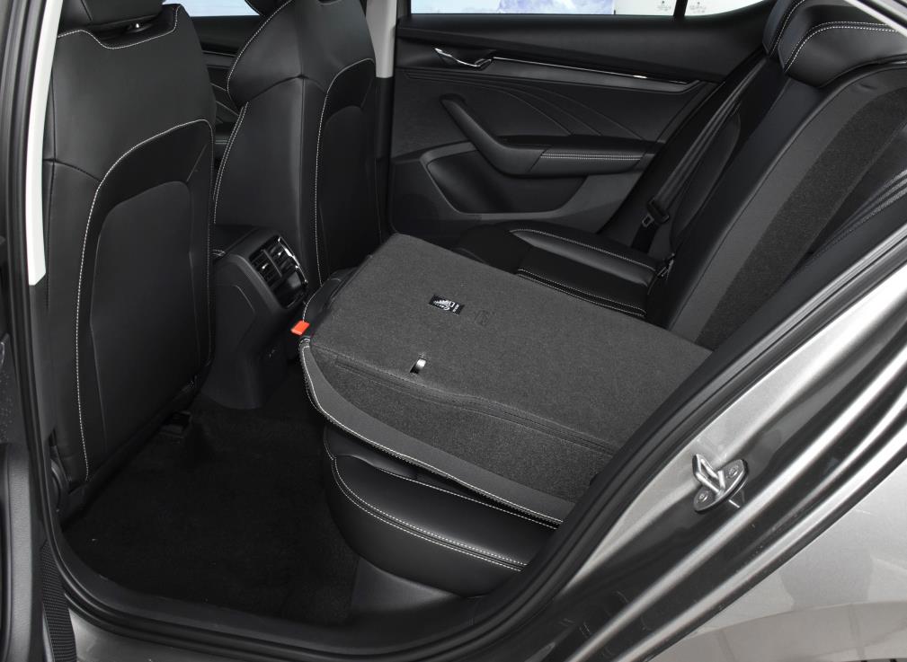 兼顾日常代步和自驾游选哪款车,省油耐用开着舒服的车推荐