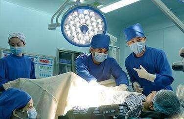 产妇生娃时用力过猛,不小心解决了“生理需求”,医生却淡定夸好