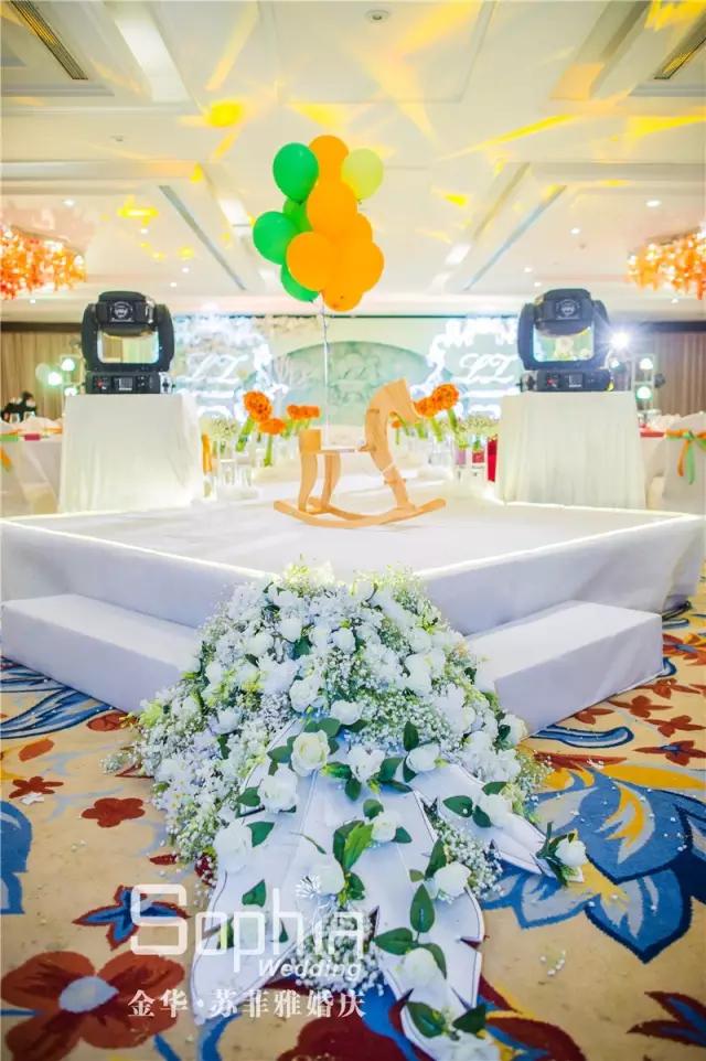 结婚请帖给姐姐姐夫一家怎么写,奶奶健在孙子结婚的请帖怎样写