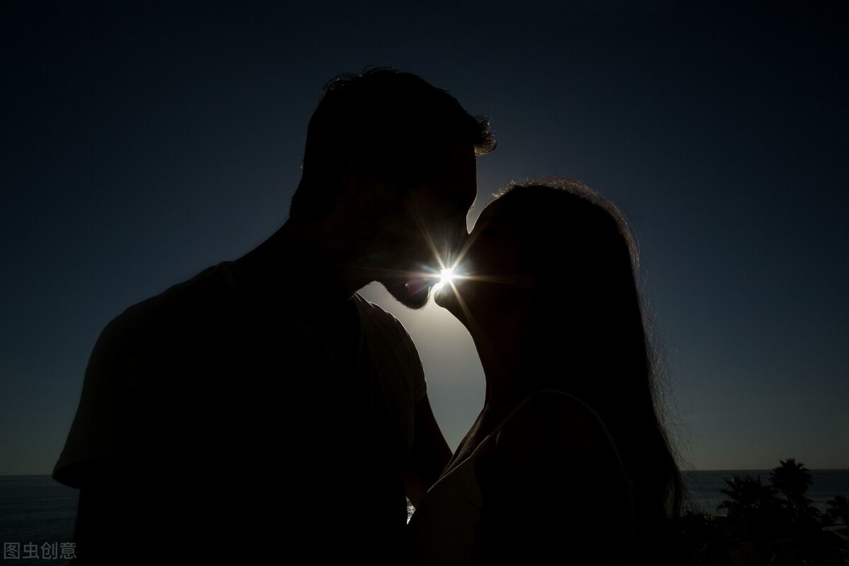 如何追到女同学,认识一年多的女生怎么追