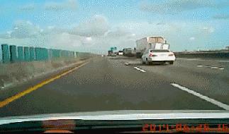 平安春运交通违章曝光,交警严查超速行驶行为