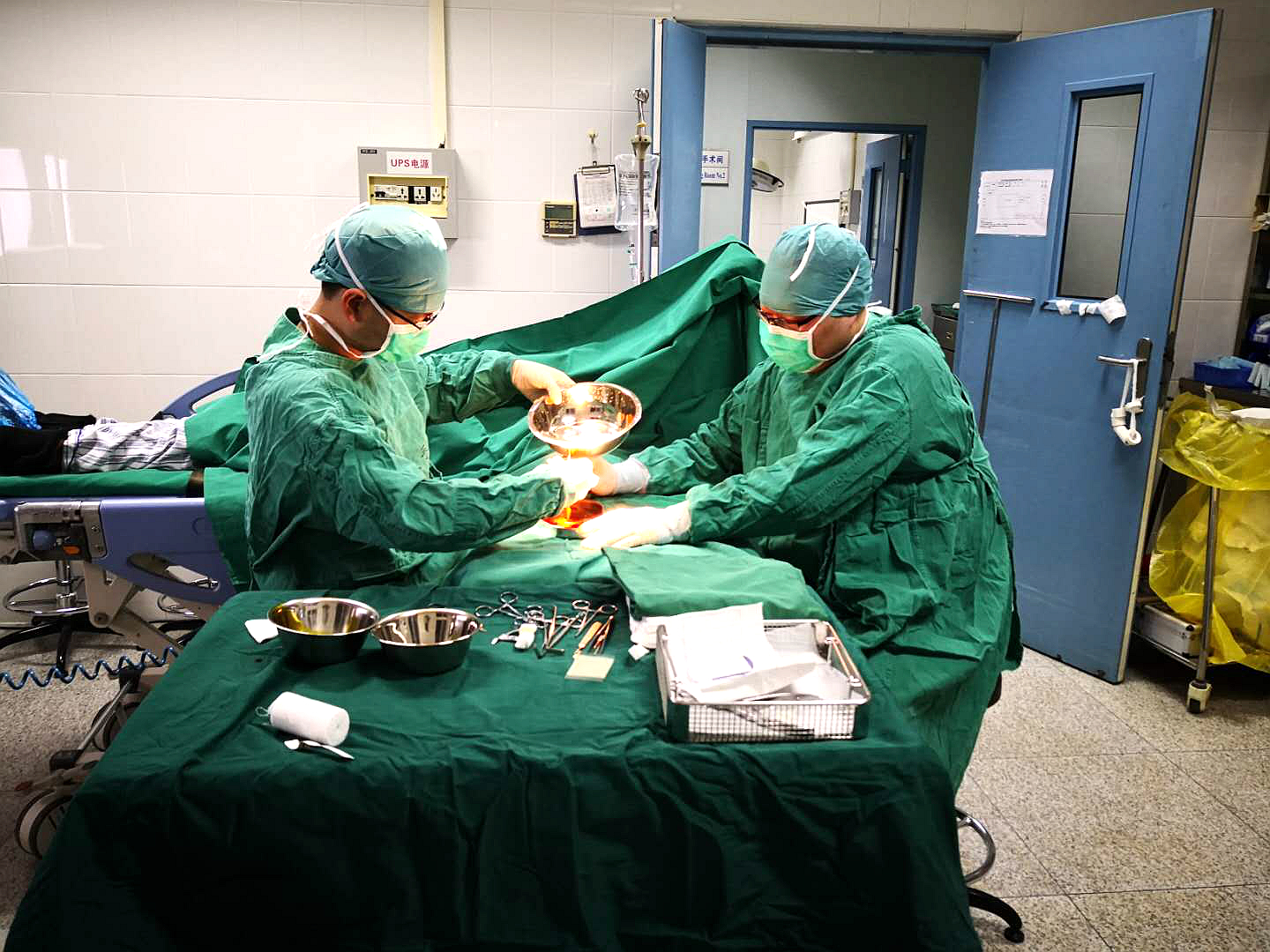疫情期间，北京积水潭医院手外科成功救治复合伤患者