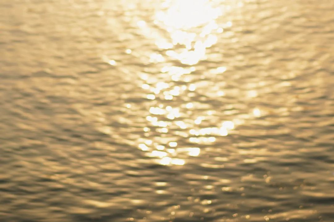 青岛的海给人很惬意,夏天青岛的海边热吗