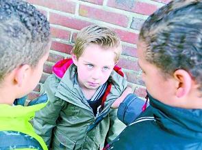 熊孩子欺负同学屡教不改,熊孩子欺负同学最终被同学反击