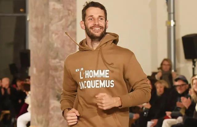 因为太穷，”乡下小伙”做的衣服口袋都没有，一言不合就关店种地