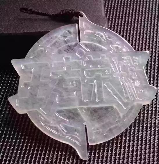 价值240万非洲的原木，雕刻成品出来后震惊全场，一片心疼声！