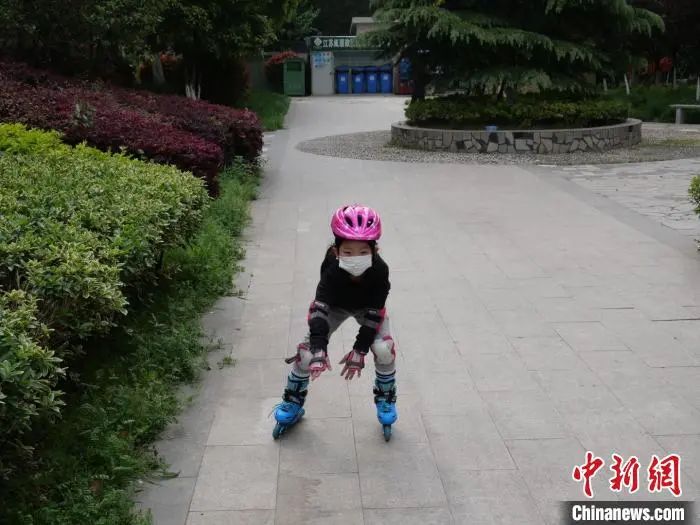 六岁中国吉他女孩凭啥圈粉百万引各国音乐家“合奏”？