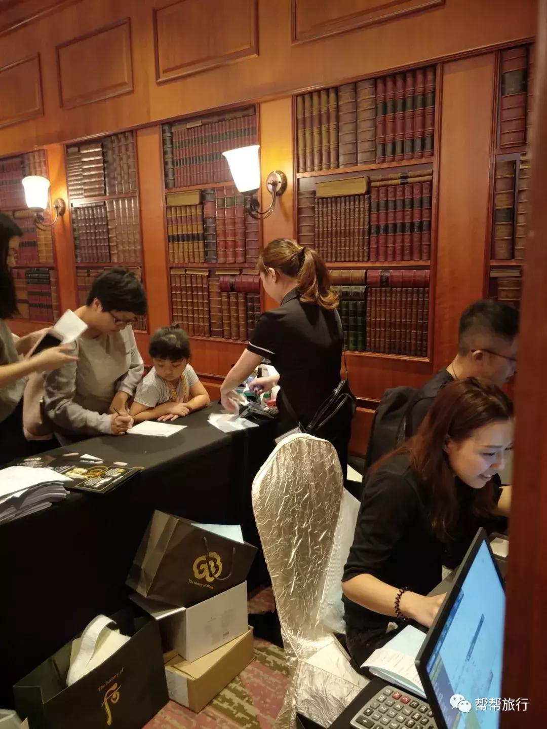 双11商战升级,这是和某宝抢客的节奏?香港也在开启买买买的节日