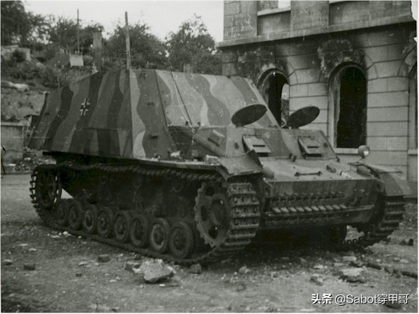 野蜂自行火炮和犀牛自行火炮,犀牛轮式自行火炮