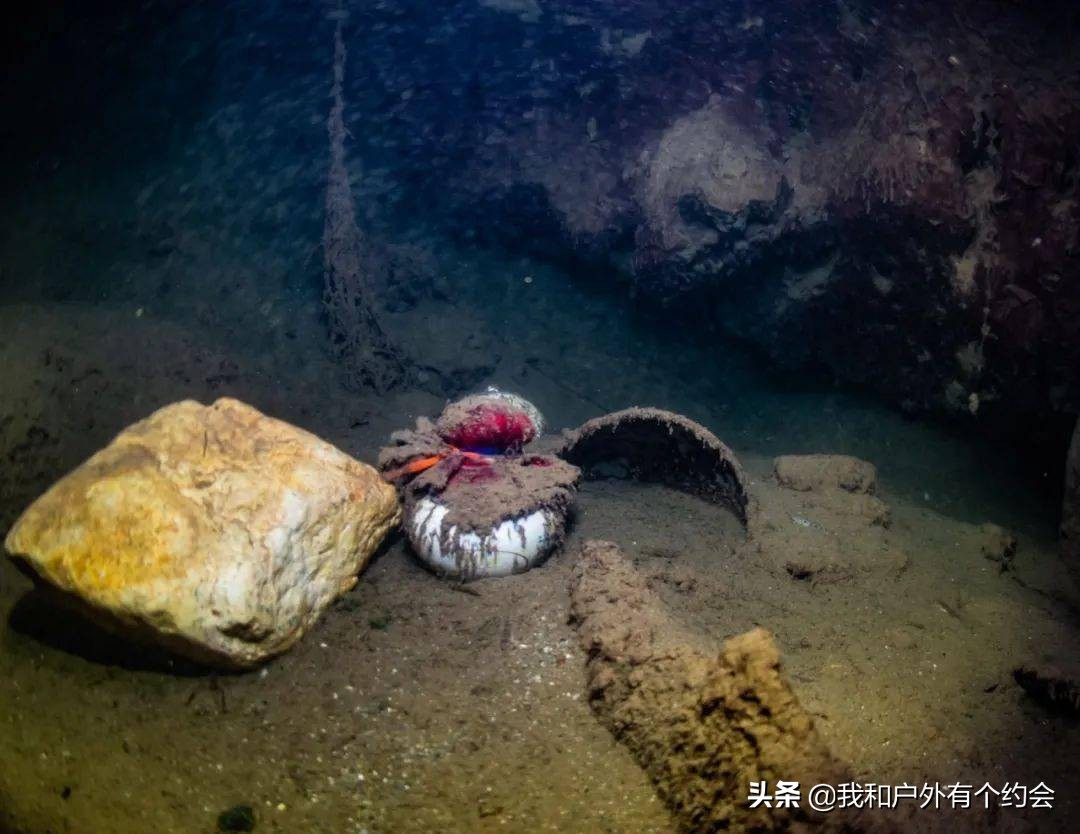 户外实录，爱好者深潜抚仙湖底，探秘古滇国古城遗址，看到什么？