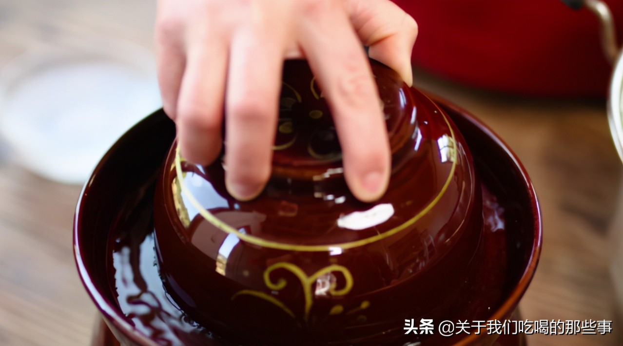 腌咸鸭蛋做到不咸流油,怎么用盐水腌咸鸭蛋