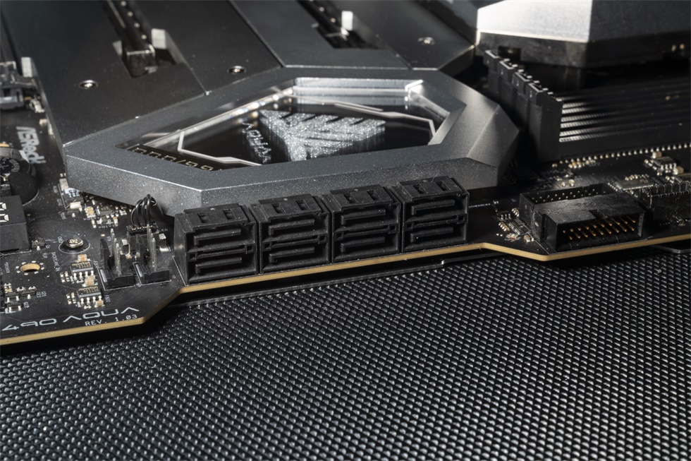 鍗庢搸z490aqua姘村喎瑁呮満,娣卞害瑙f瀽鍗庢搸z490