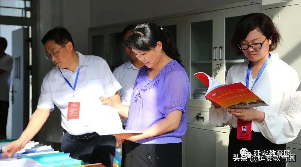 这个新扩建的学校太气派了,前来视察的领导赞不绝口