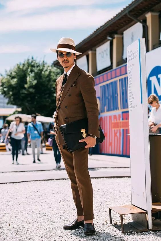 帽子怎么戴才能防止飞起来,戴棒球帽怎么撑起来小技巧