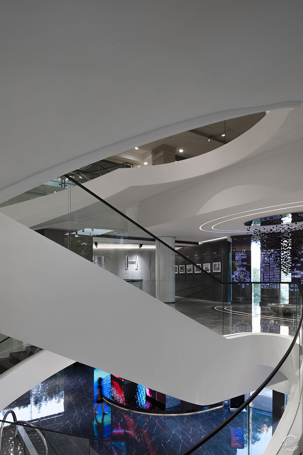 汇亚瓷砖展厅效果,汇亚陶瓷生产基地