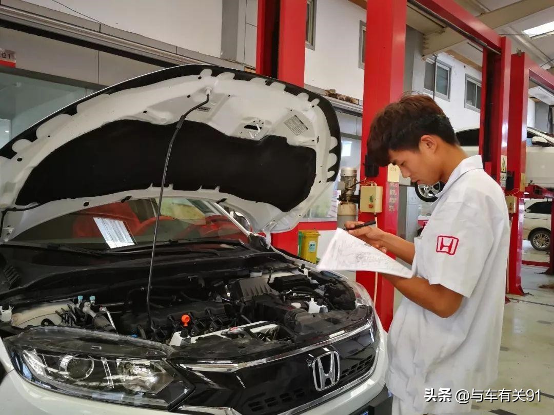 半合成机油和全合成机油哪个划算,全合成机油半合成机油哪个油耗高