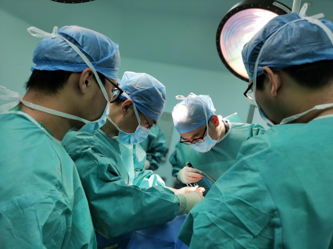 帕金森患者出现精神异常怎么办,帕金森患者目前只是手有点抖