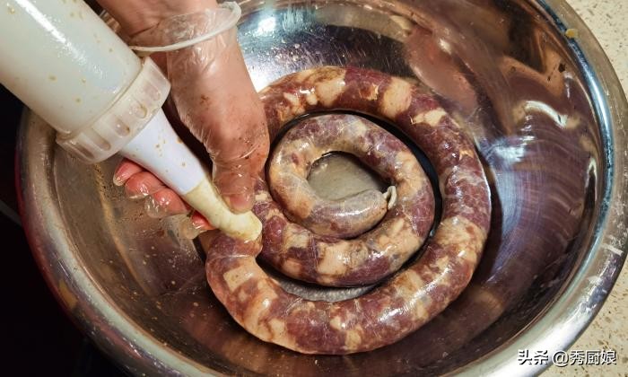 想灌香肠的肠衣,想要自己灌香肠需要准备什么东西