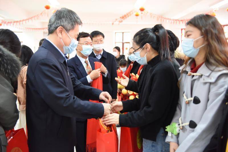 大连海洋大学:留校学生欢度除夕