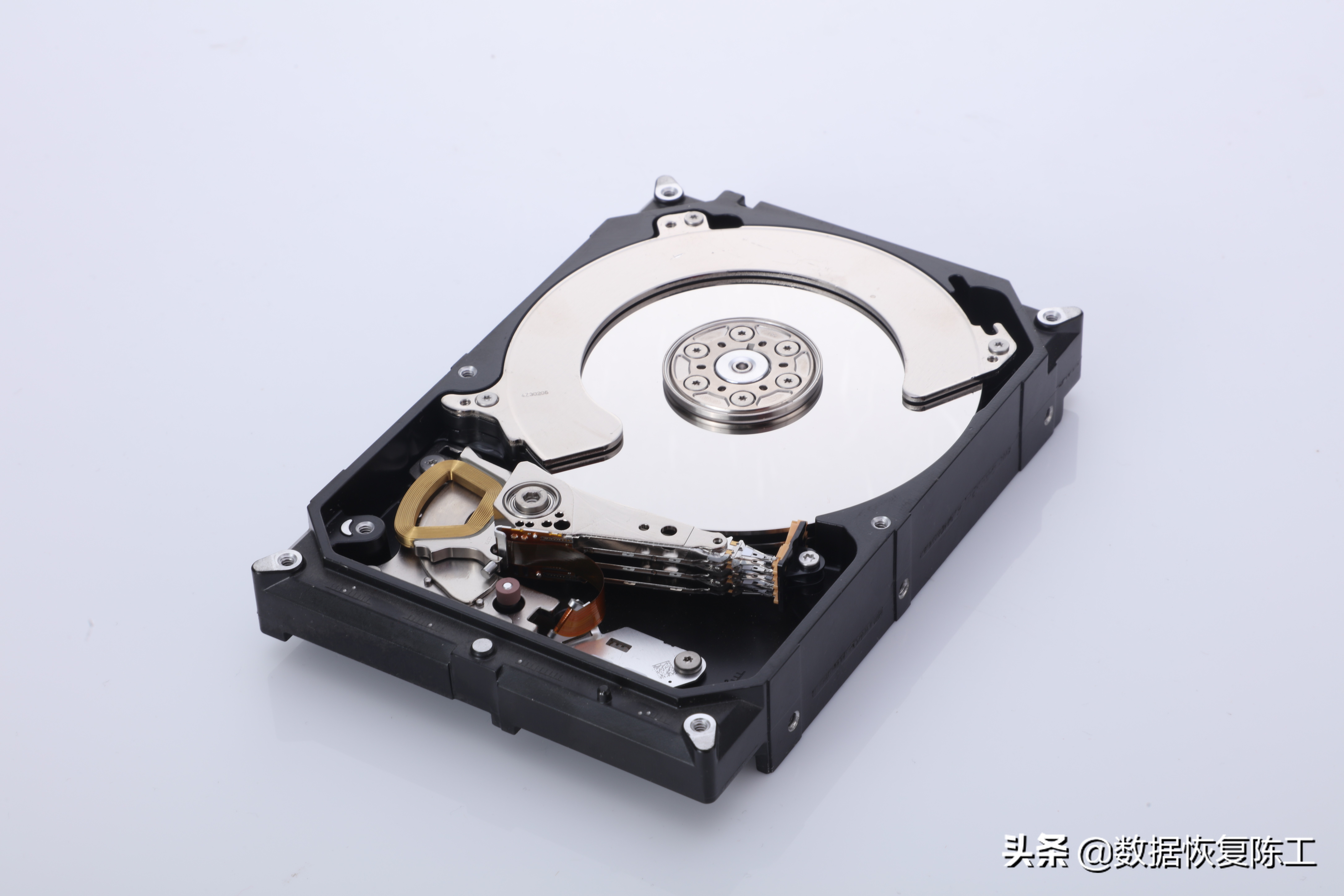 移动硬盘打不开认不到以后的数据恢复所需要涉及到知识与恢复过程
