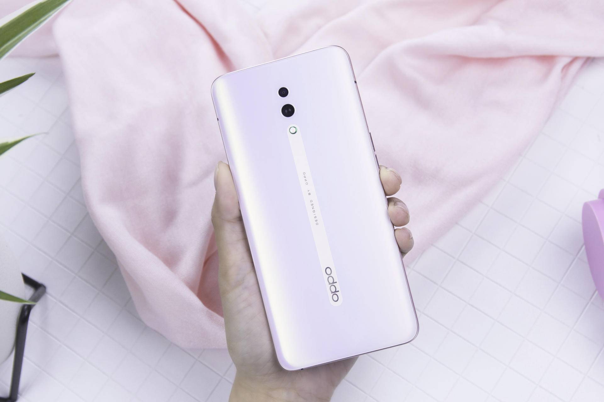 全面屏挖孔屏刘海屏哪个好,全面屏挖孔屏和刘海屏哪个好