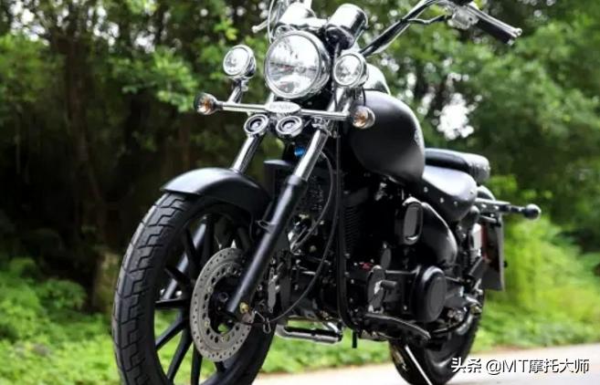 售价10800元,公路旅行自由舰,232cc引擎+油耗2.6L,续航500km!