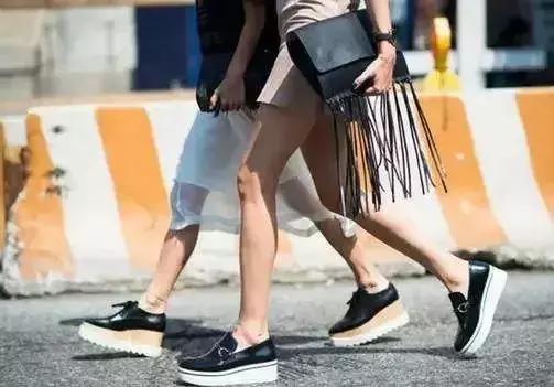 这几种凉鞋千万别给孩子穿,五种凉鞋不能扔