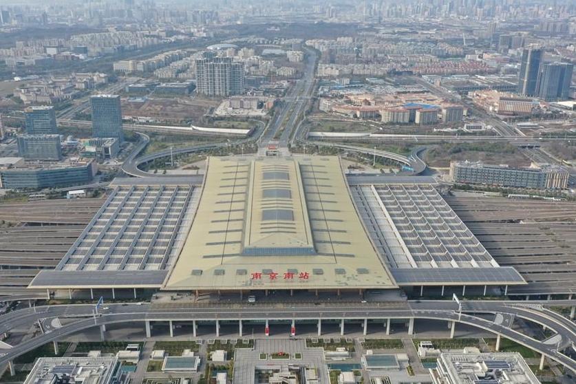 面积相当于一个国际标准的足球场,面积超过一个标准足球场