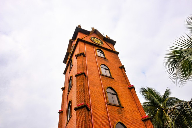 在这个阳光明媚的春季,在这个阳光灿烂的日子里