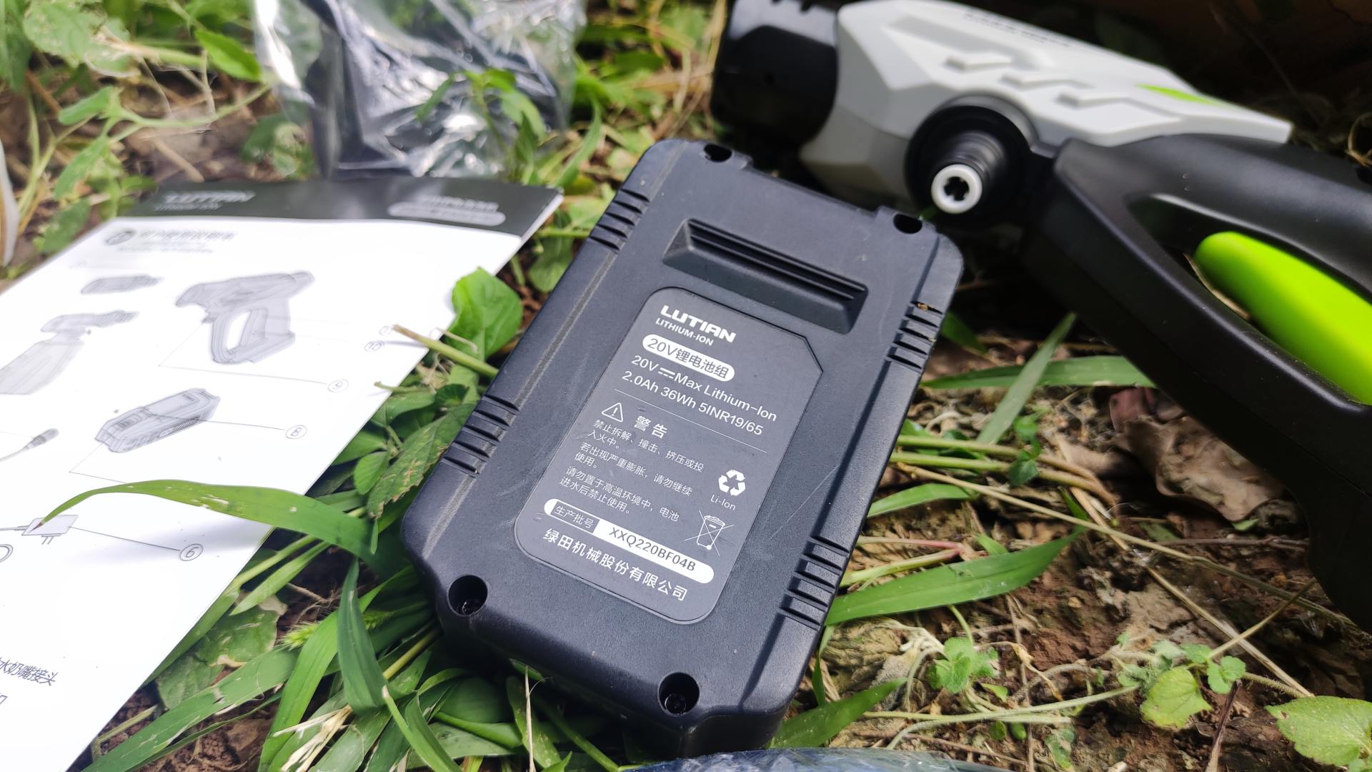 洗车水枪家用体验,绿田锂电高压水枪洗车神器评测